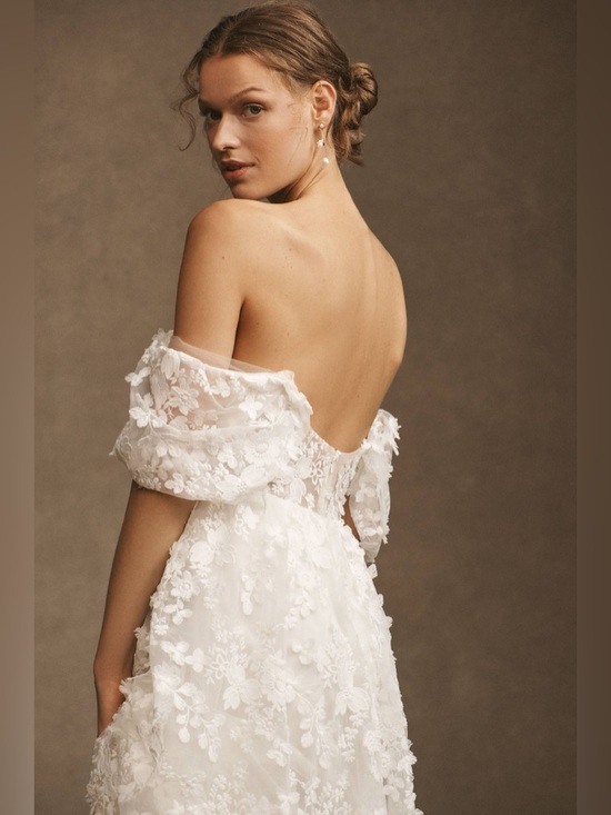 Willowby by Watters Lilia Puff-Sleeve Lace Empire Wedding Gown - Picture 2 of 10